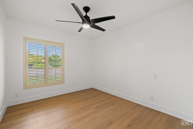 2330 Myrtle St, Bakersfield, CA 93301 - unfurnished room with light wood-style floors, a ceiling fan, and baseboards