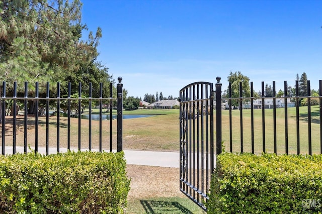 2120 Wedgemont Pl, Bakersfield, CA 93311 - gate with a water view