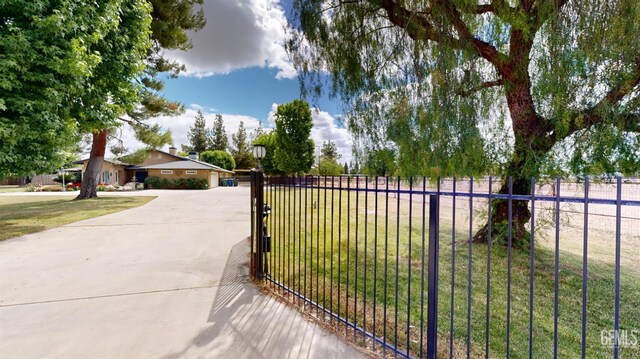 1334 Renfro Rd, Bakersfield, CA 93314 - view of yard featuring a gate and concrete driveway