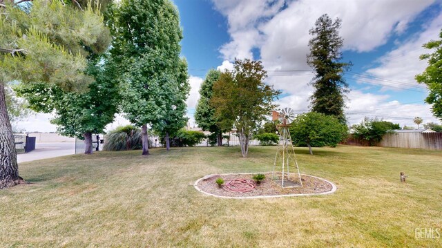 1334 Renfro Rd, Bakersfield, CA 93314 - view of yard