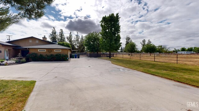 1334 Renfro Rd, Bakersfield, CA 93314 - view of concrete surface