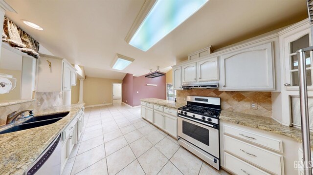 1334 Renfro Rd, Bakersfield, CA 93314 - kitchen featuring gas range, dishwasher, under cabinet range hood, baseboards, and a sink