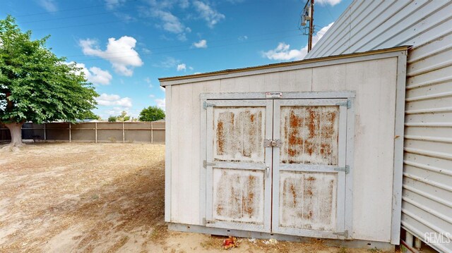 1334 Renfro Rd, Bakersfield, CA 93314 - view of shed featuring fence