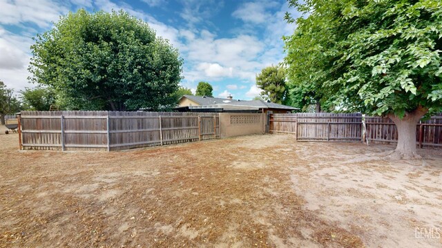 1334 Renfro Rd, Bakersfield, CA 93314 - view of fenced backyard