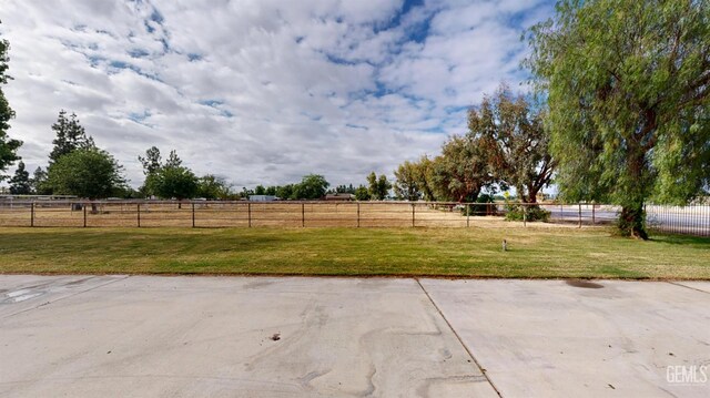 1334 Renfro Rd, Bakersfield, CA 93314 - view of yard with a patio