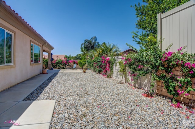 6100 Lassen Ridge Rd, Bakersfield, CA 93306 - fenced backyard featuring a patio
