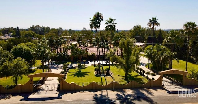 854 Vineland Rd, Bakersfield, CA 93306 - view of community with a gate
