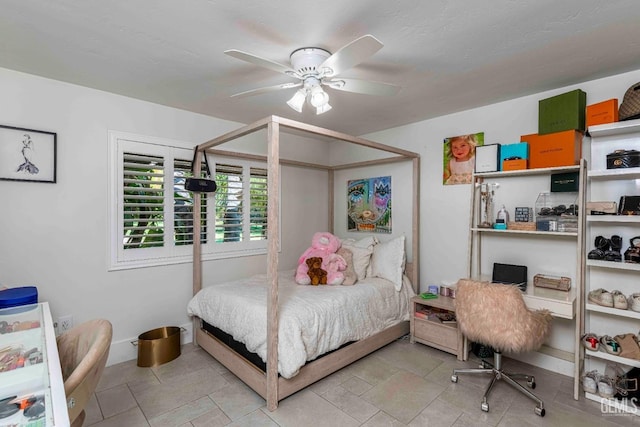 854 Vineland Rd, Bakersfield, CA 93306 - bedroom with a ceiling fan and baseboards