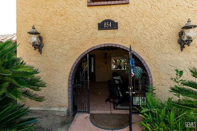 854 Vineland Rd, Bakersfield, CA 93306 - property entrance featuring stucco siding