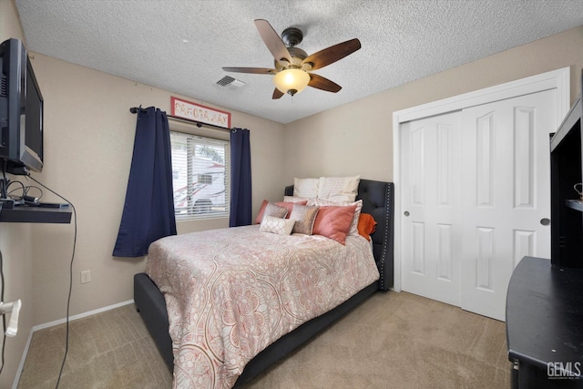 2505 Oak Crest Ct, Bakersfield, CA 93311 - bedroom with light carpet, a closet, a textured ceiling, and a ceiling fan