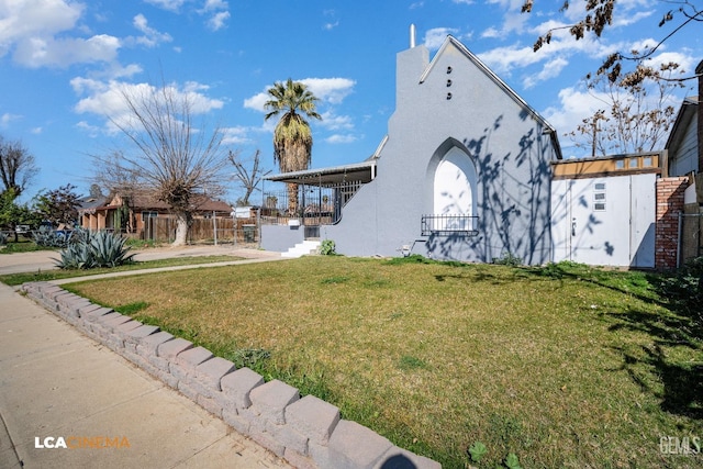 view of front facade featuring a front yard and stucco siding