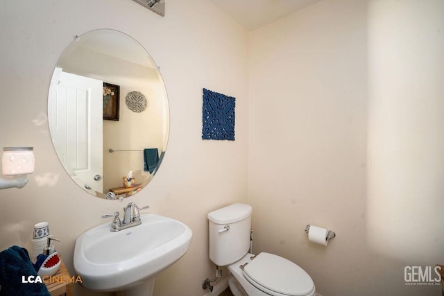9311 Caliente Creek Ct, Bakersfield, CA 93311 - bathroom featuring a sink and toilet