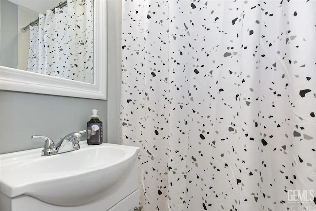 bathroom with curtained shower and sink