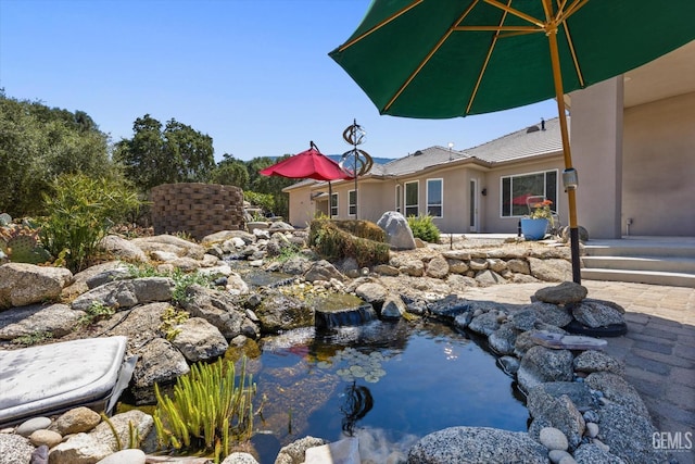 view of yard featuring a garden pond