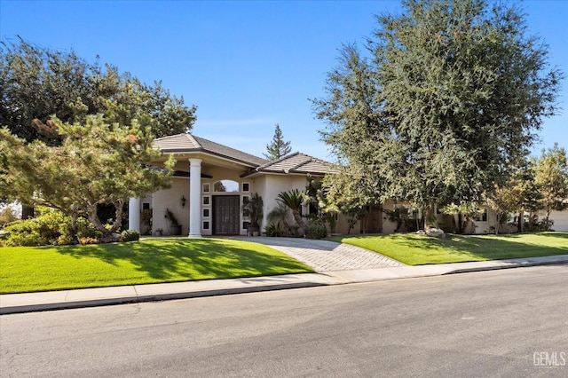 view of front of property with a front yard