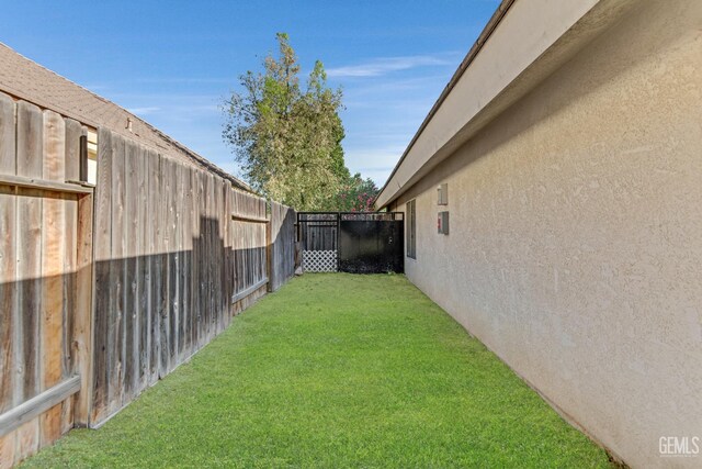 11520 Pinehaven Ave, Bakersfield, CA 93312 - view of yard