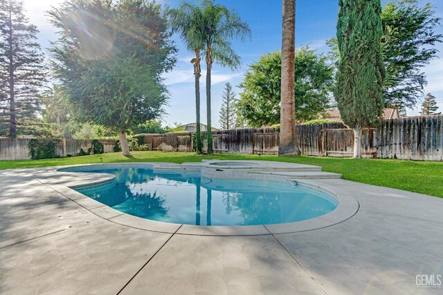 11520 Pinehaven Ave, Bakersfield, CA 93312 - view of swimming pool with a patio and a pool with connected hot tub