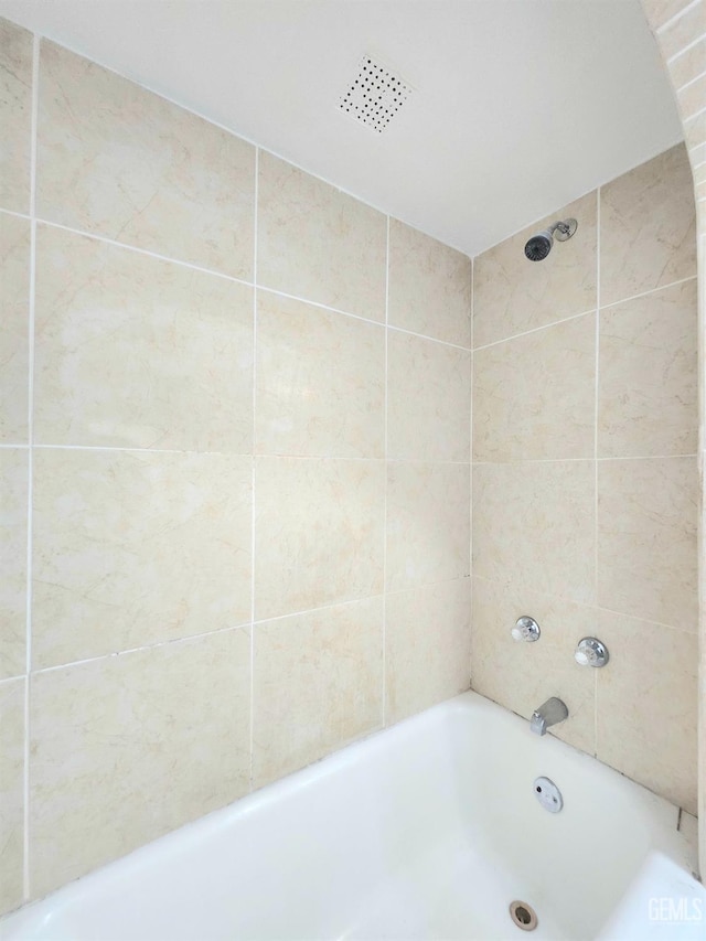 209 Bedford Way, Bakersfield, CA 93308 - view of full bathroom