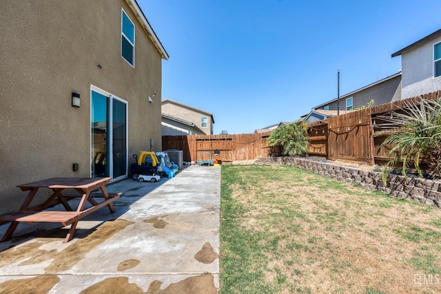 5906 Commonwealth Ave, Bakersfield, CA 93313 - fenced backyard featuring a patio