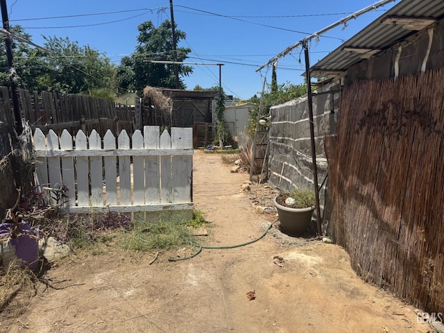 707 Tyler St, Taft, CA 93268 - photo 3