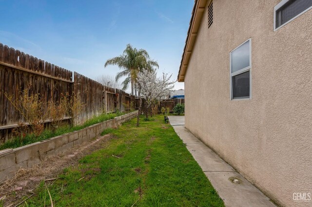 3406 Kimmie Rachelle Ct, Bakersfield, CA 93313 - view of yard