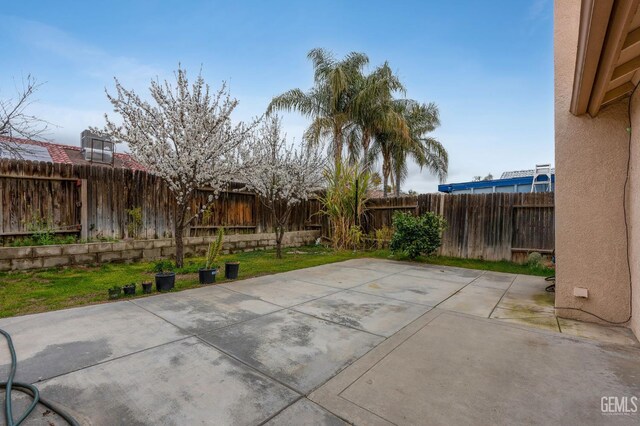 3406 Kimmie Rachelle Ct, Bakersfield, CA 93313 - view of patio / terrace