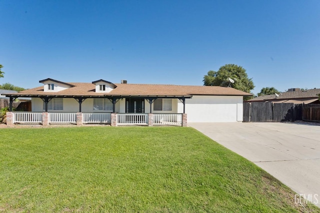 ranch-style house featuring covered porch and a front yard