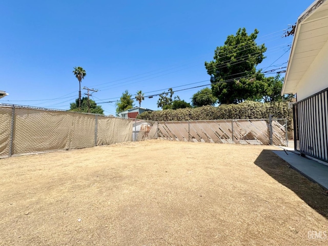3804 University Ave, Bakersfield, CA 93306 - view of fenced backyard