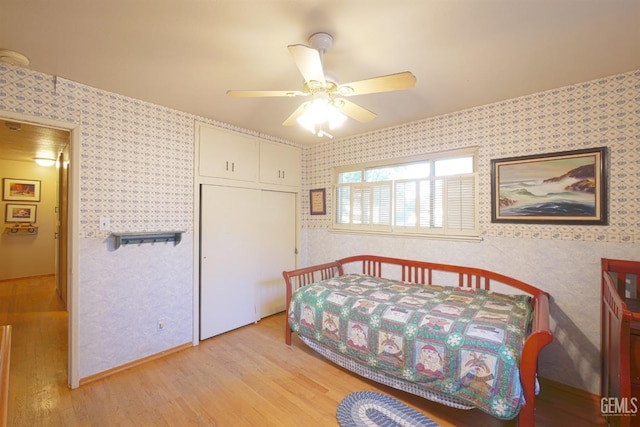 1041 Golden Gate Ave, Dos Palos, CA 93620 - bedroom featuring light wood finished floors and wallpapered walls