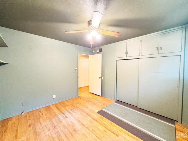 1041 Golden Gate Ave, Dos Palos, CA 93620 - unfurnished bedroom with light wood-style floors, a closet, and a ceiling fan