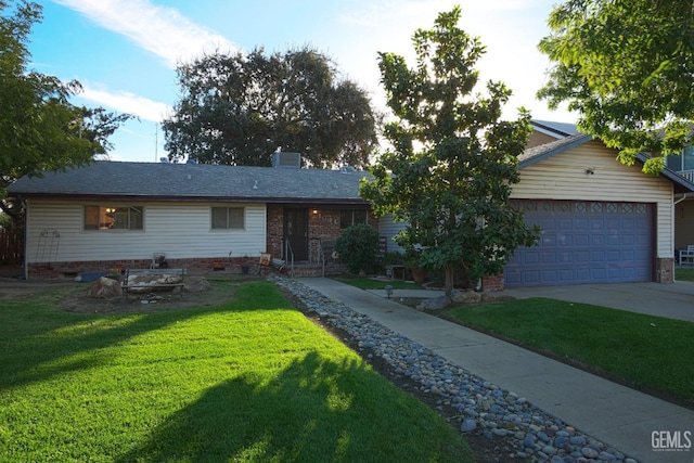 1041 Golden Gate Ave, Dos Palos, CA 93620 - ranch-style house featuring concrete driveway, a garage, and a front lawn