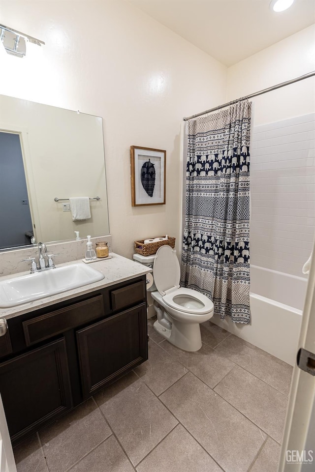 full bathroom with tile patterned floors, toilet, vanity, and shower / bath combo