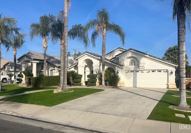 view of front of home featuring a front yard and a garage