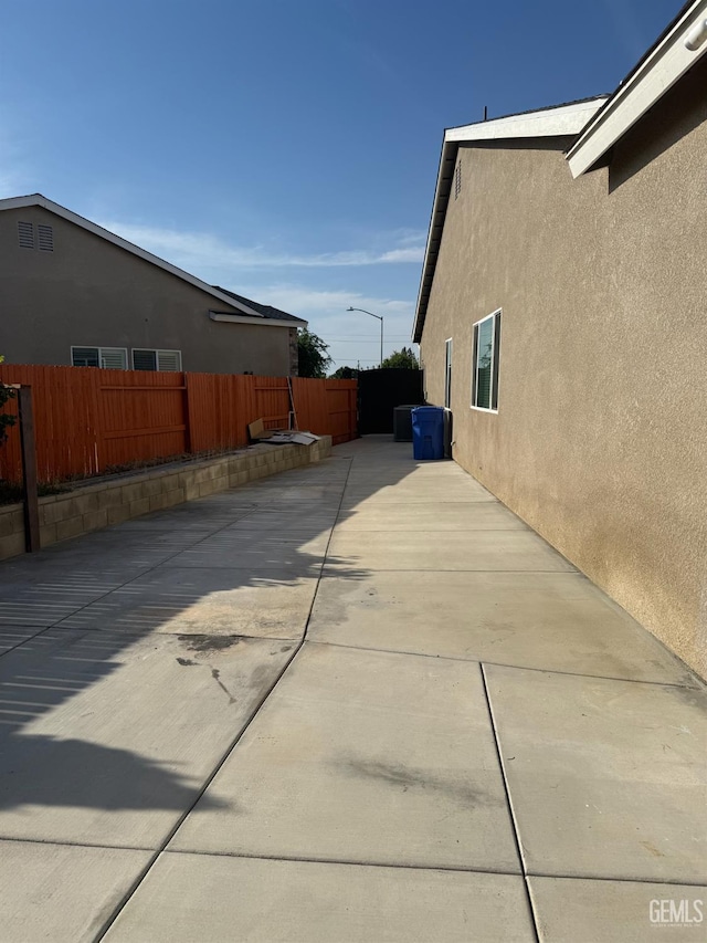 5917 Hawthorn Tree Ln, Bakersfield, CA 93313 - view of patio / terrace