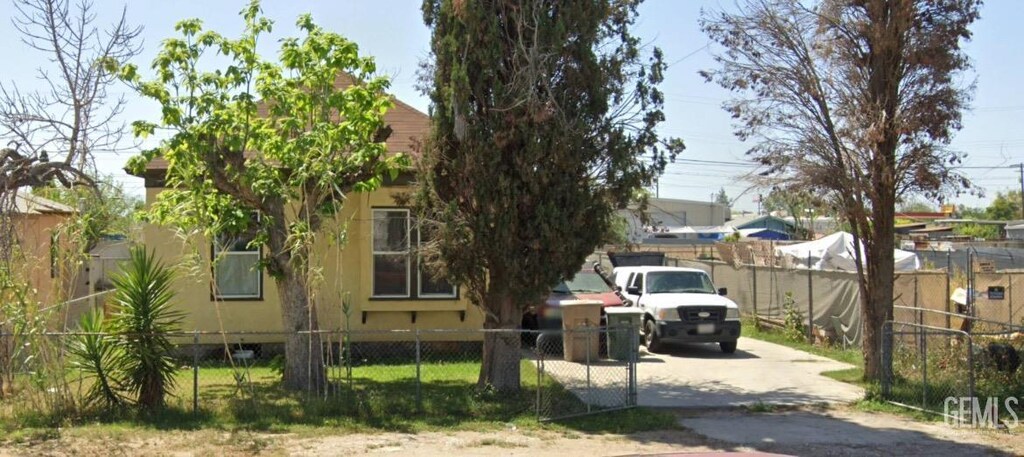 525 Butte St, Bakersfield, CA 93305 - photo 1