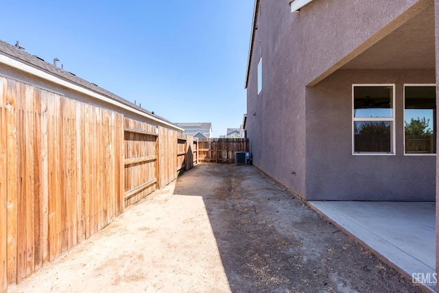 6501 Thunder Trail Dr, Bakersfield, CA 93313 - view of side of home featuring stucco siding, a fenced backyard, and a patio