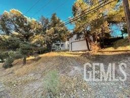 9216 Whispering Pines Rd, Frazier Park, CA 93225 - view of yard featuring dirt driveway