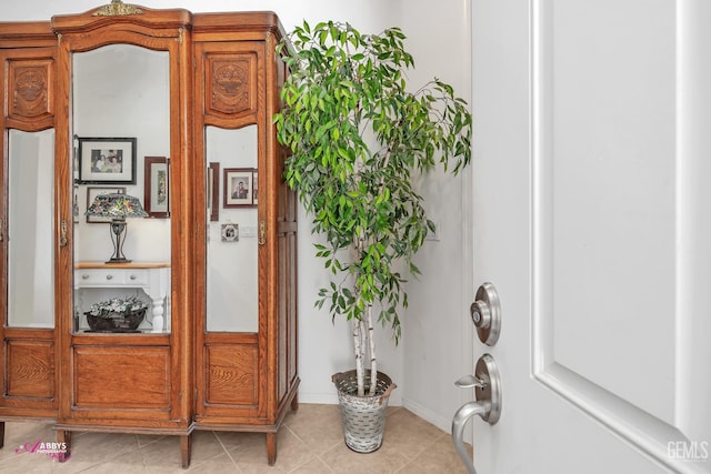 5903 Gold Ranch Way, Bakersfield, CA 93306 - foyer entrance with light tile patterned flooring and baseboards
