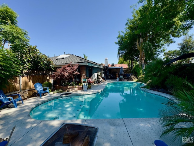 9125 Gleeson Ct, Bakersfield, CA 93311 - view of swimming pool featuring a patio