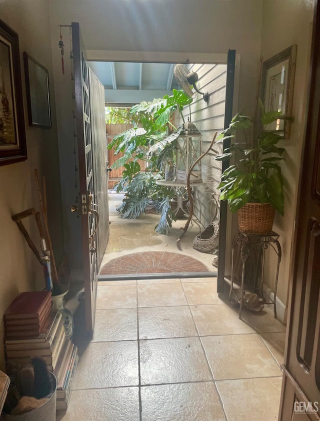 9125 Gleeson Ct, Bakersfield, CA 93311 - view of entryway
