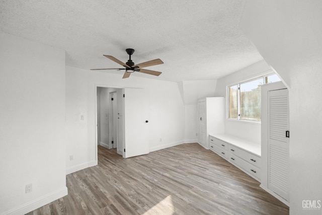 19701 Mesa Dr, Tehachapi, CA 93561 - bonus room with light wood-type flooring, ceiling fan, and a textured ceiling