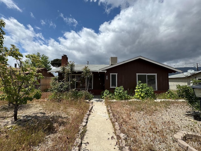 2701 Pinon St, Lake Isabella, CA 93240 - single story home featuring a chimney and fence