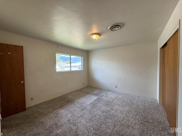 2701 Pinon St, Lake Isabella, CA 93240 - unfurnished bedroom featuring carpet flooring, visible vents, and a closet