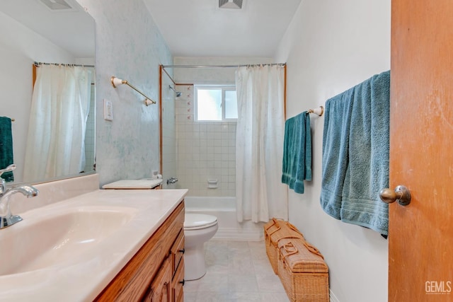 full bath featuring visible vents, vanity, shower / tub combo, and toilet