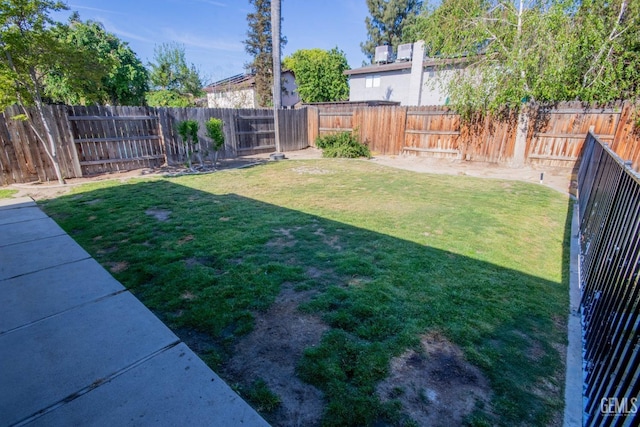 1805 Glenbrea Ct, Bakersfield, CA 93309 - view of yard with a fenced backyard