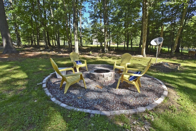 view of yard featuring a fire pit