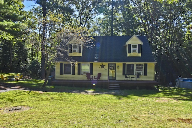 cape cod house featuring a front lawn