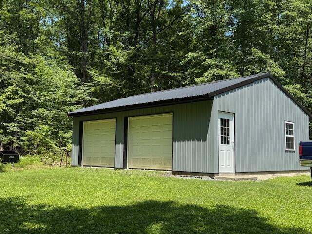 9155 N Loop Rd, Slatington, PA 18080 - photo 4