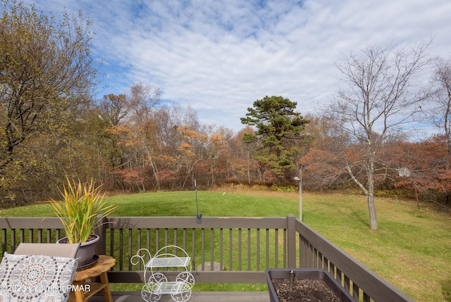 1977 Sun Valley Dr, Blakeslee, PA 18610 - deck with a yard