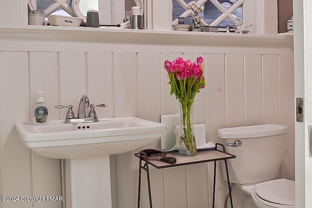 half bathroom featuring a sink and toilet